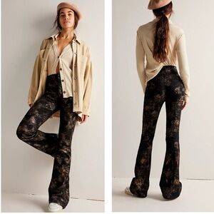 NWT Free people We The Free Black and Gold Jayde Printed Metallic Flare Jeans